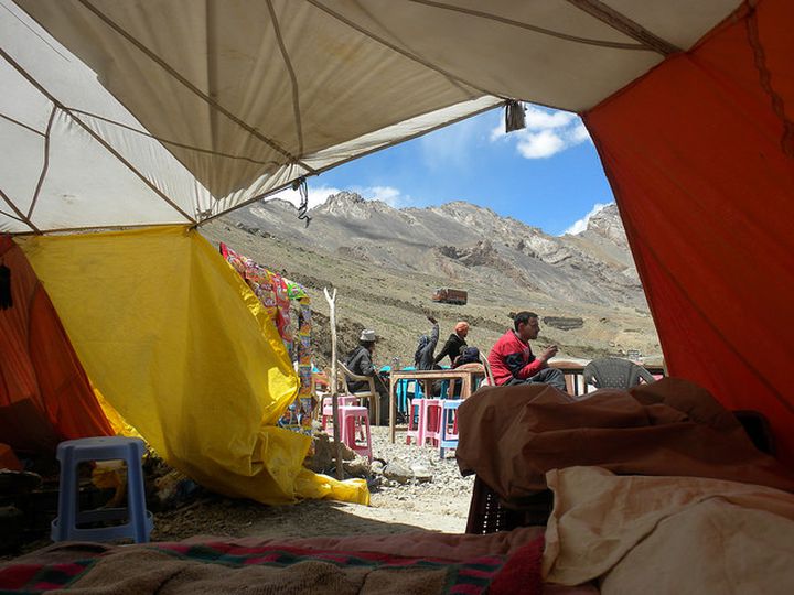 "Parachute cafe" between Lachung La and Nakeela La
