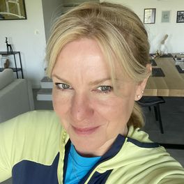ADRIENN DR Suto