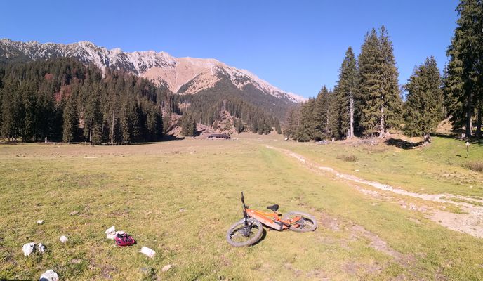 Zdjęcie 1 trasy Bikemap „Șirnea - Curmătura groapelor - Stâna grind - La Table - Șaua Joaca - Peștera”