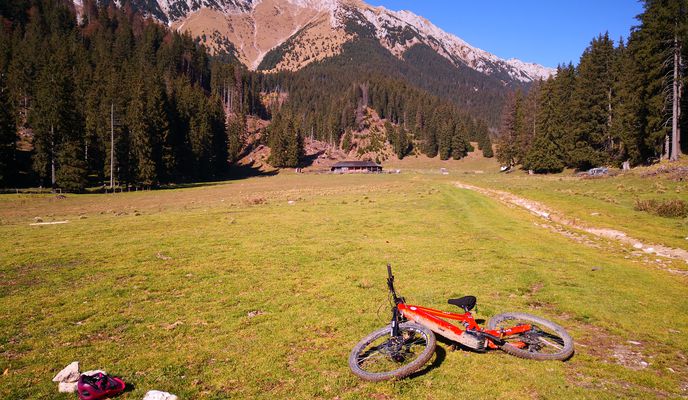 Zdjęcie 2 trasy Bikemap „Șirnea - Curmătura groapelor - Stâna grind - La Table - Șaua Joaca - Peștera”