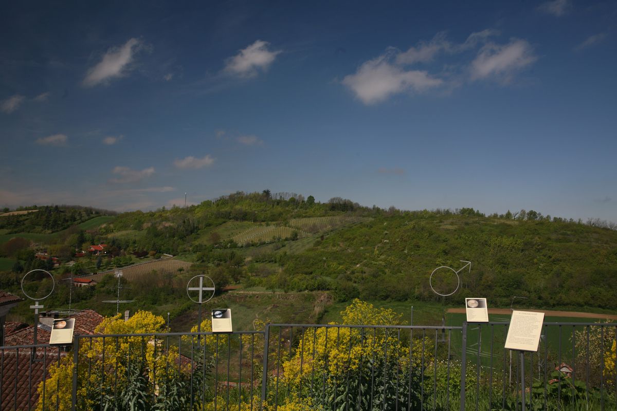 Elogio della Rocca di Pecetto (e del pontile di Mugarone)