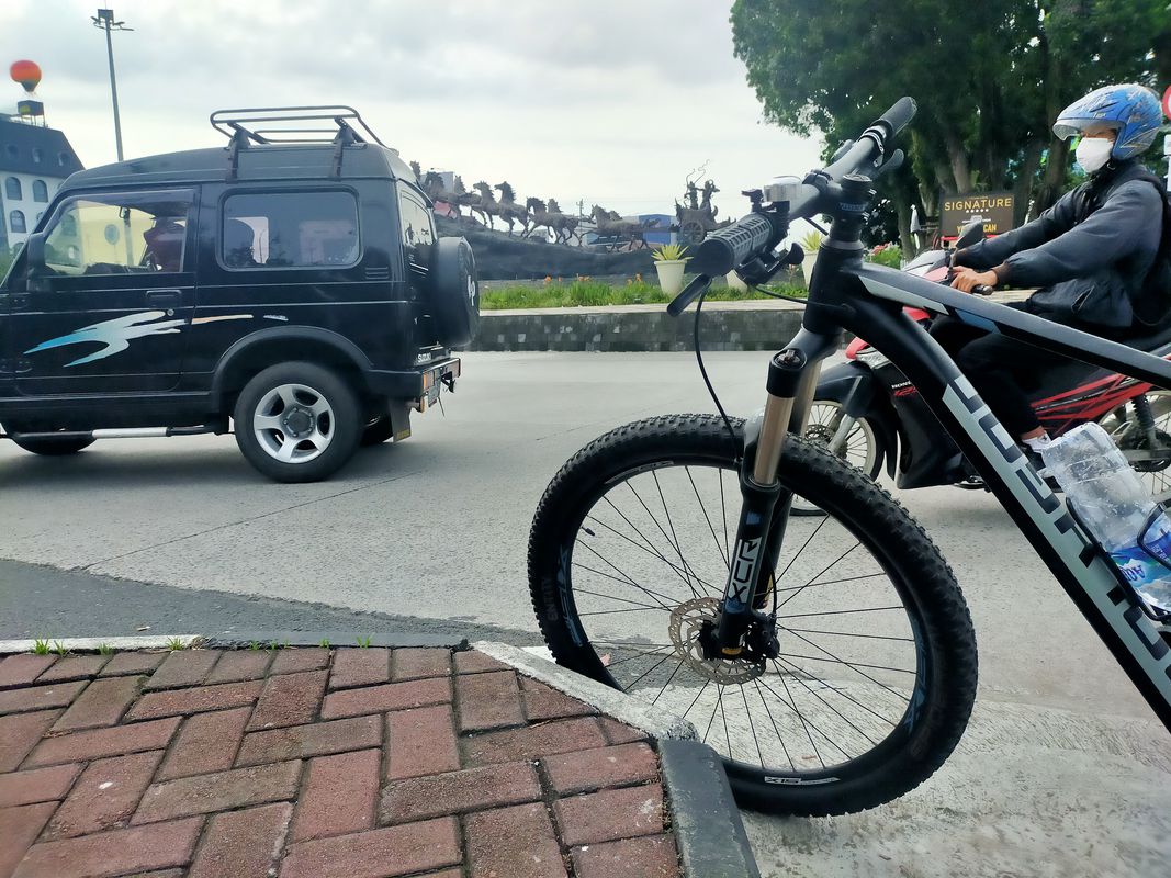 Jalan Hamzah 3 16, Kecamatan Kartasura to Jalan Pandanaran, Kecamatan Mojosongo
