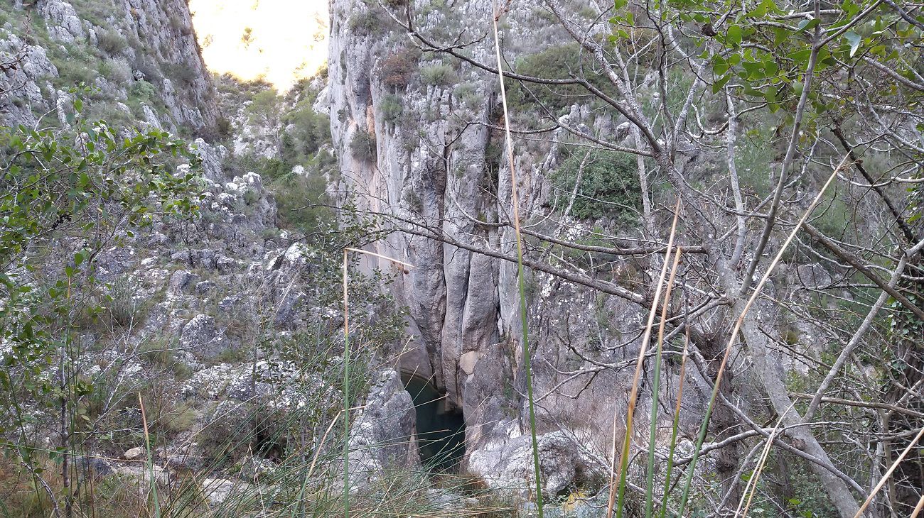 El Comtat a peu: el barranc de l'Encantada des de Planes
