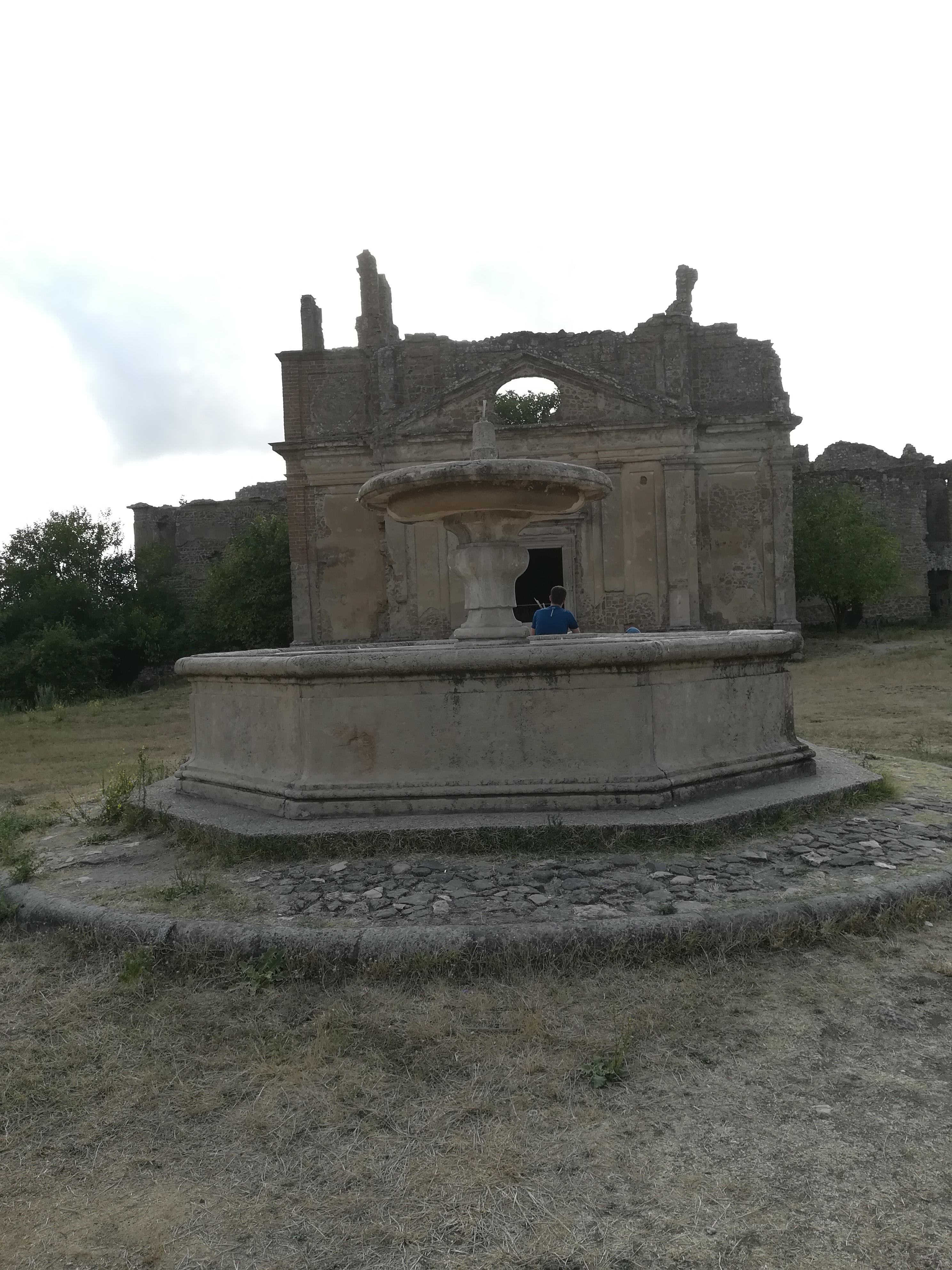 Hebe Bild 7 entlang der Bikemap-Route "Camminata Cascate Diosilla - Monterano antica" hervor