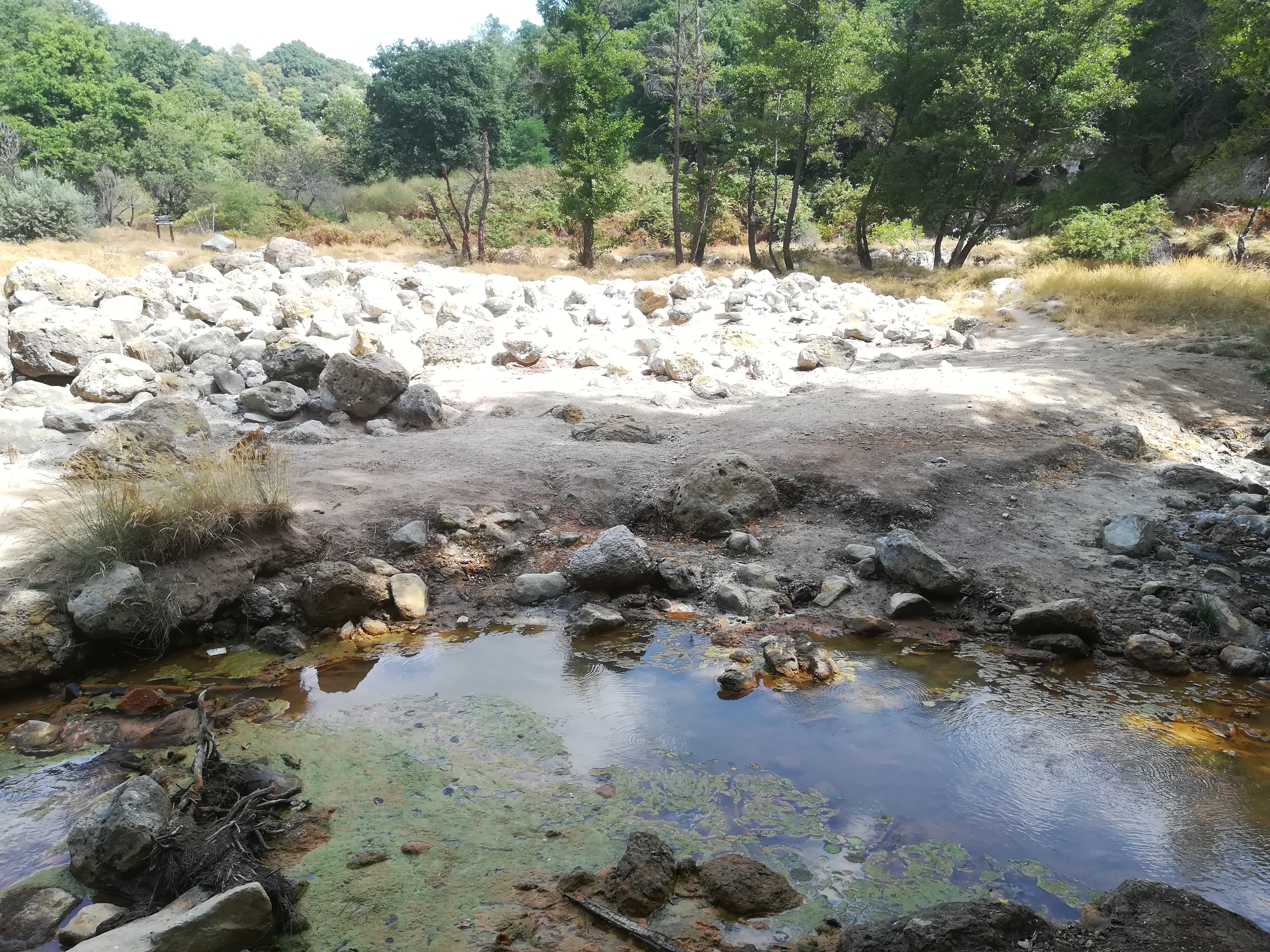 Hebe Bild 1 entlang der Bikemap-Route "Camminata Cascate Diosilla - Monterano antica" hervor