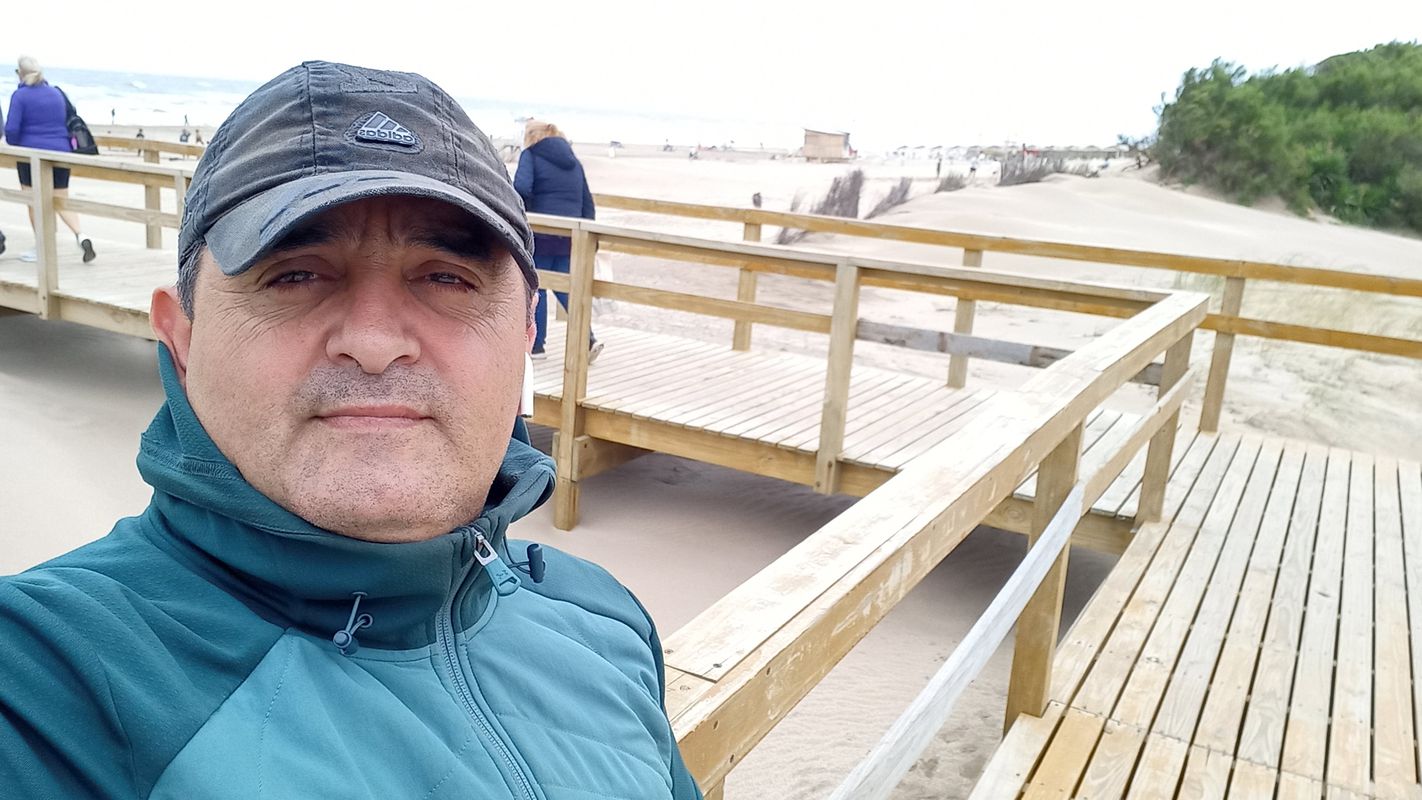 De Avenida Intermédanos s/n, Pinamar a Avenida Intermédanos s/n, Pinamar