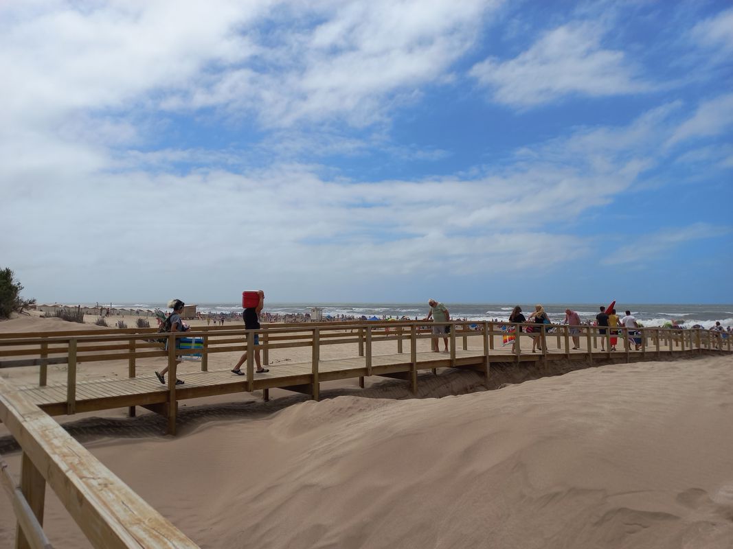 De Avenida Intermédanos s/n, Pinamar a Avenida Intermédanos s/n, Pinamar