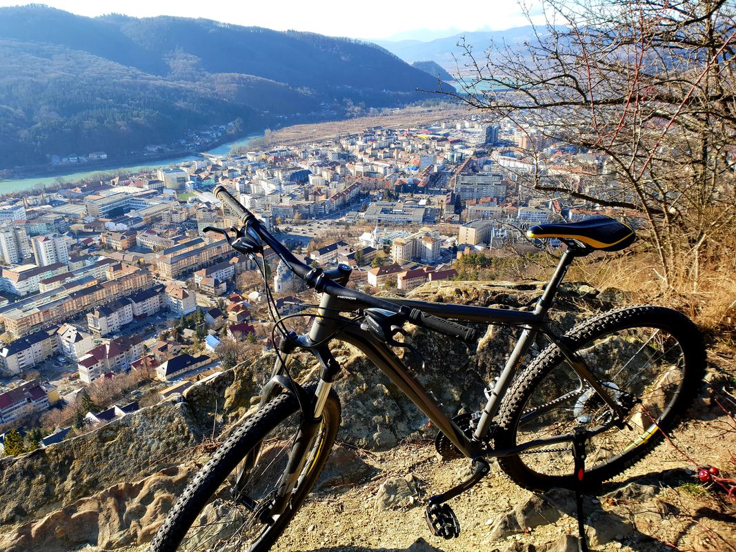 Strada Liliacului 19, Piatra Neamț to Strada Liliacului 21, Piatra Neamț