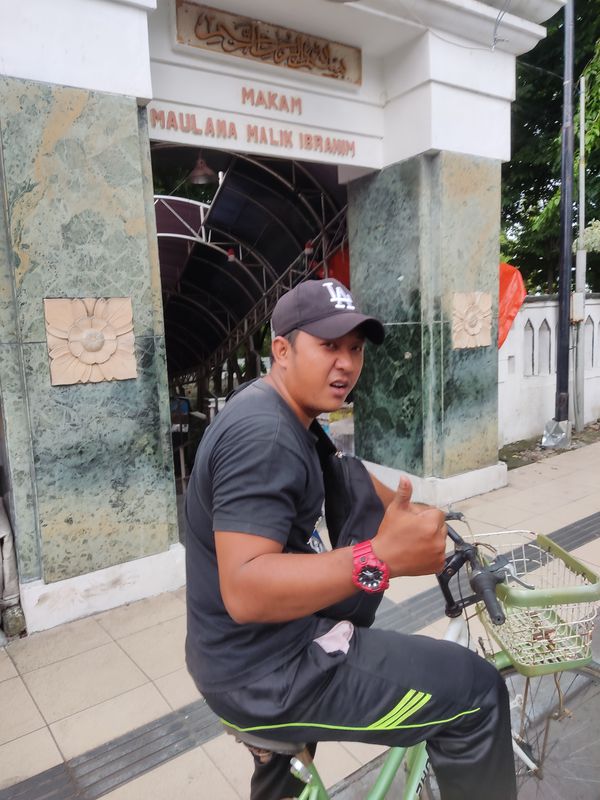 Karangdempul Barat, Kecamatan Bumiayu to Jalan Pahlawan 50, Kecamatan Gresik