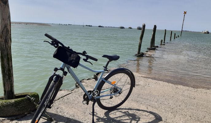 Photo 1 de l’itinéraire Bikemap « De Quai Marechal Foch 42, Marans à Quai Foch 40, Marans » Photo 1 de l’itinéraire Bikemap « De Quai Marechal Foch 42, Marans à Quai Foch 40, Marans »