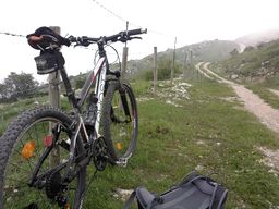 Hebe Bild 3 entlang der Bikemap-Route "Mezzo giro am Monte Baldo, Garda" hervor