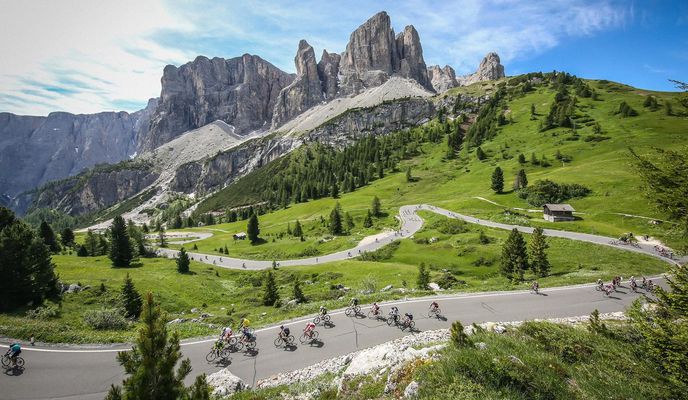 Foto 1 der Bikemap-Route "Dolomiti '22 . Route 1 - Sellaronda - klasika Dolomitov" Foto 1 der Bikemap-Route "Dolomiti '22 . Route 1 - Sellaronda - klasika Dolomitov"