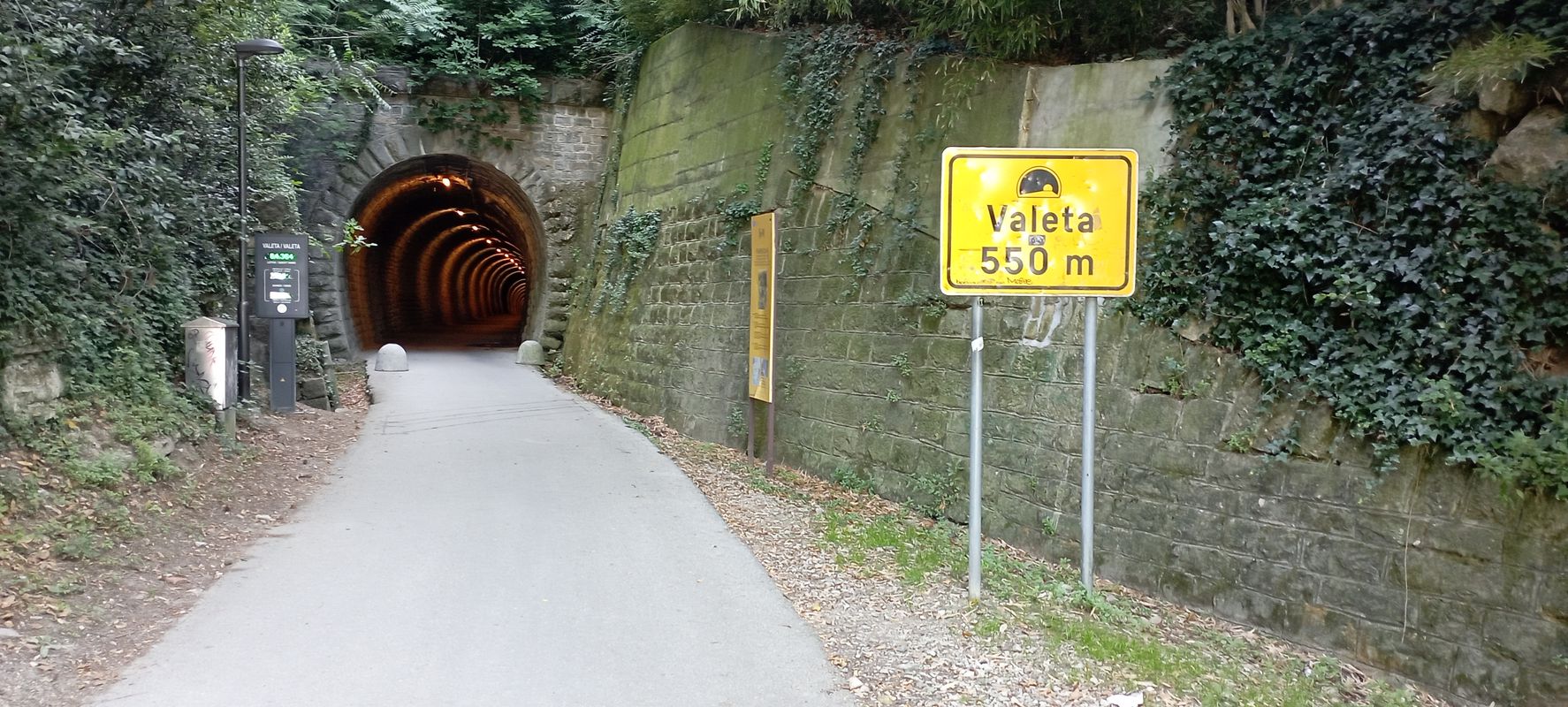 Ulica ob Starem Zidovju 11 to Gortanova ulica 10