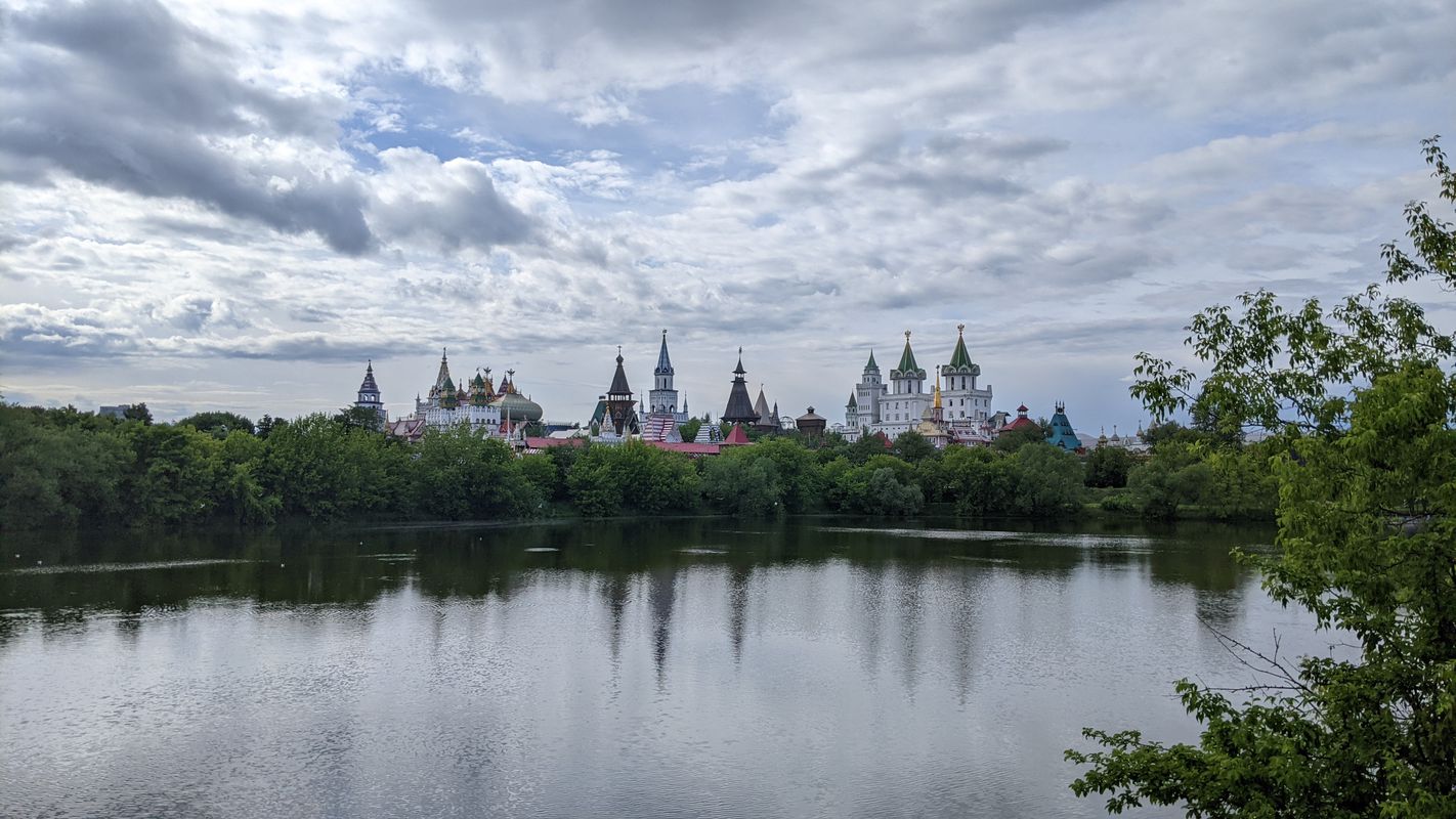 От улица Академика Анохина 5, Москва до улица Академика Анохина 5 корпус 3 строение 1, Москва