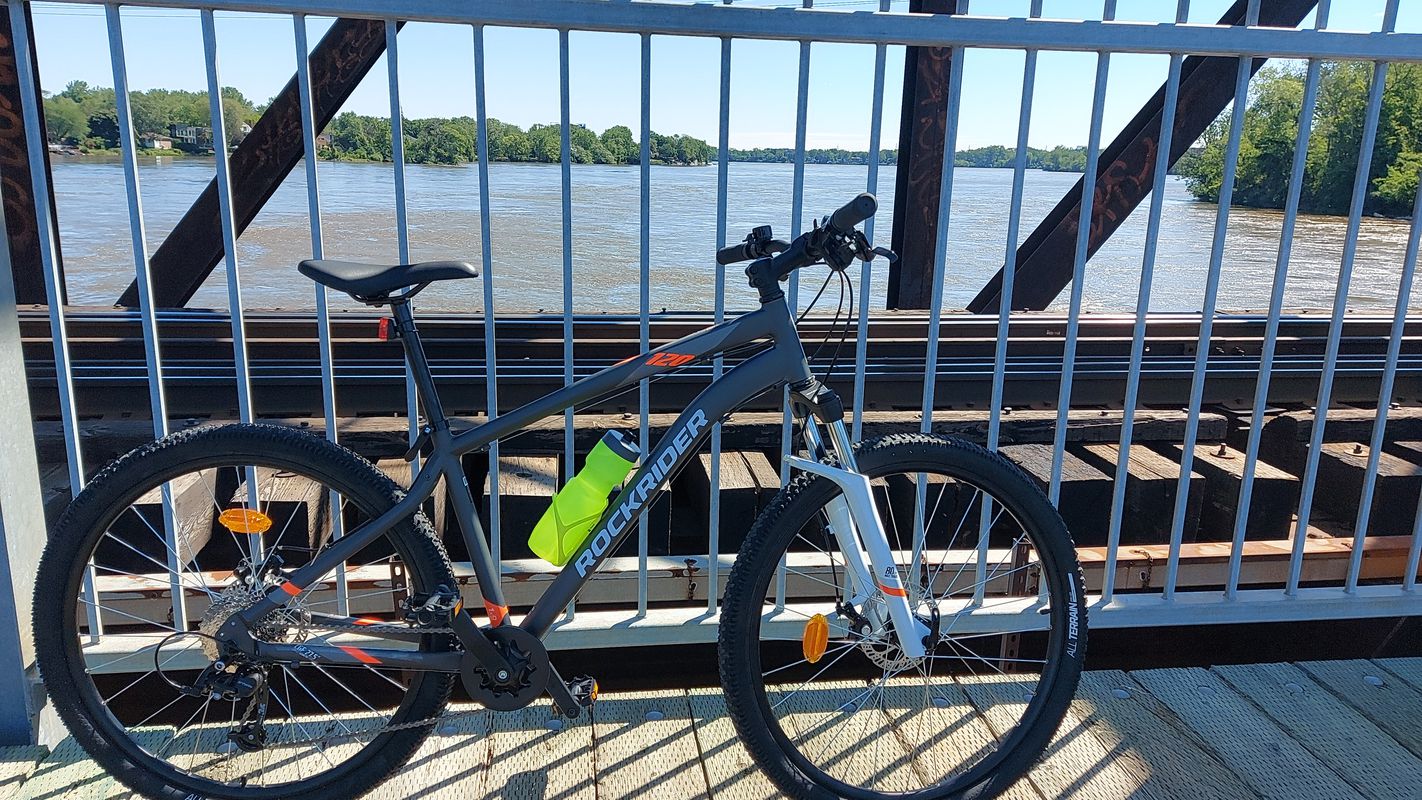 Rue Notre-Dame-des-Anges 12401, Montréal to Boulevard du Souvenir 1587, Laval