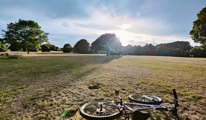 Foto 2 de la ruta de Bikemap "Woodlands to Nonsuch via Cuddington rec."