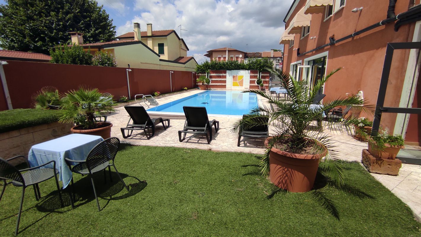 Via Silvio Pellico 10, Ostiglia nach Via Altura 4, Ospedaletto Euganeo