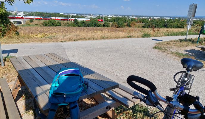 Foto 2 der Bikemap-Route "Baden nach Laxenburg, zurück über Mödling" Foto 2 der Bikemap-Route "Baden nach Laxenburg, zurück über Mödling"