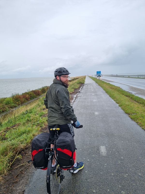 Over Markerwaarddijk in the rain