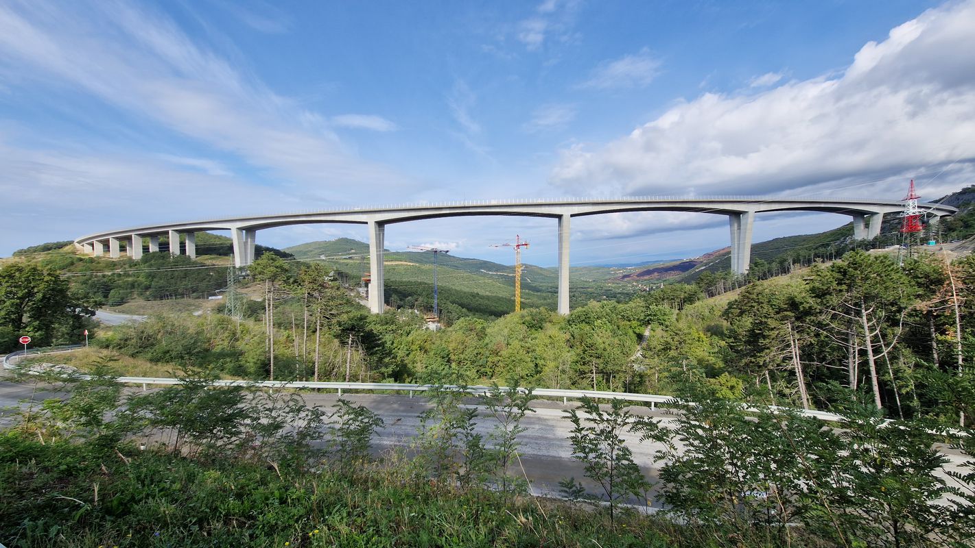 Dolinska cesta 3b to Dolinska cesta 3b