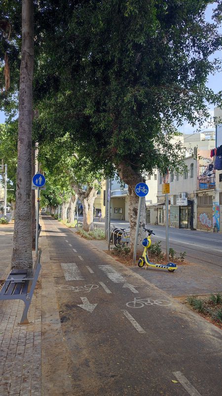 От HaHashmona'im Street 17, Holon до Derech Ben Gurion 69, Bat Yam