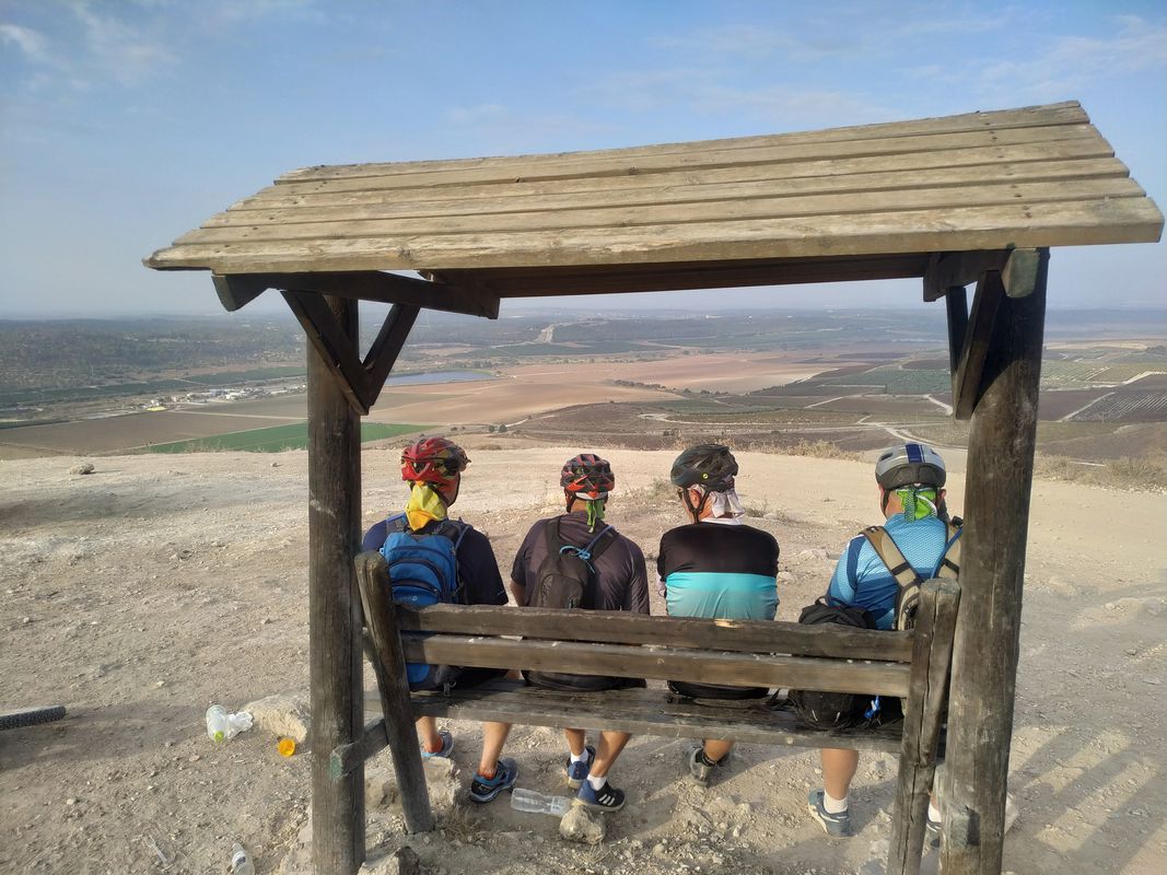 יוניצמן 19, תל אביב to האפיק 334, בארותיים