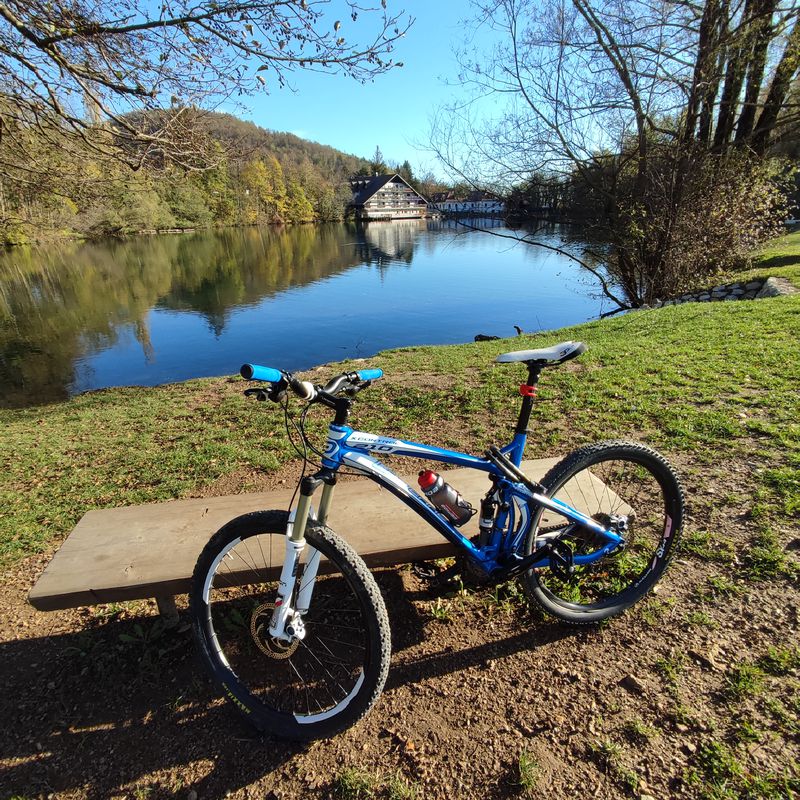 Črnavska pot to Jezerska cesta 18