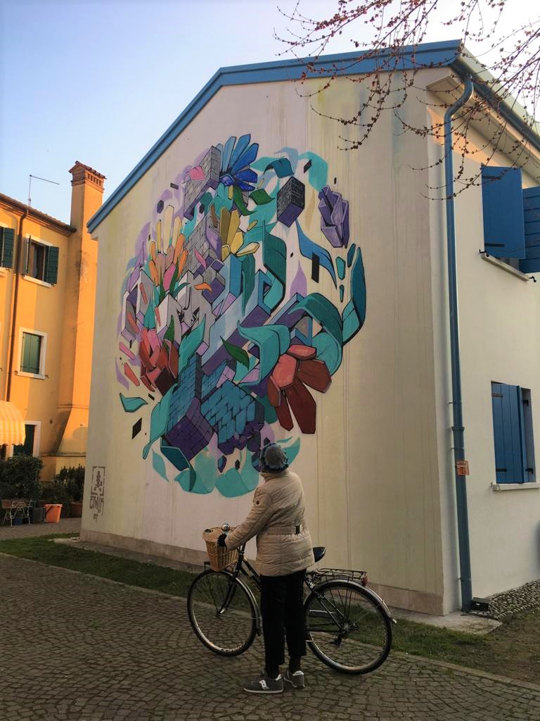 Hebe Bild 24 entlang der Bikemap-Route "9. Dolo: Street Art nella città gentile" hervor