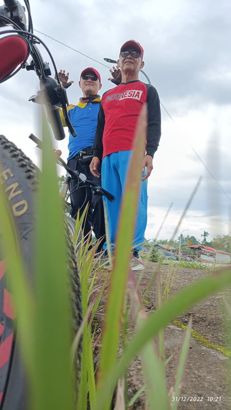 3V9H+5WF, Kecamatan Gunung Guruh to Jalan Perum Mangkalaya 1, Kecamatan Gunung Guruh