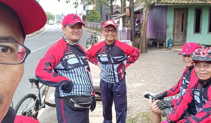 Photo 1 of the Bikemap route "3V9H+5RG, Kecamatan Gunung Guruh to Jalan Perum Mangkalaya 1, Kecamatan Gunung Guruh"