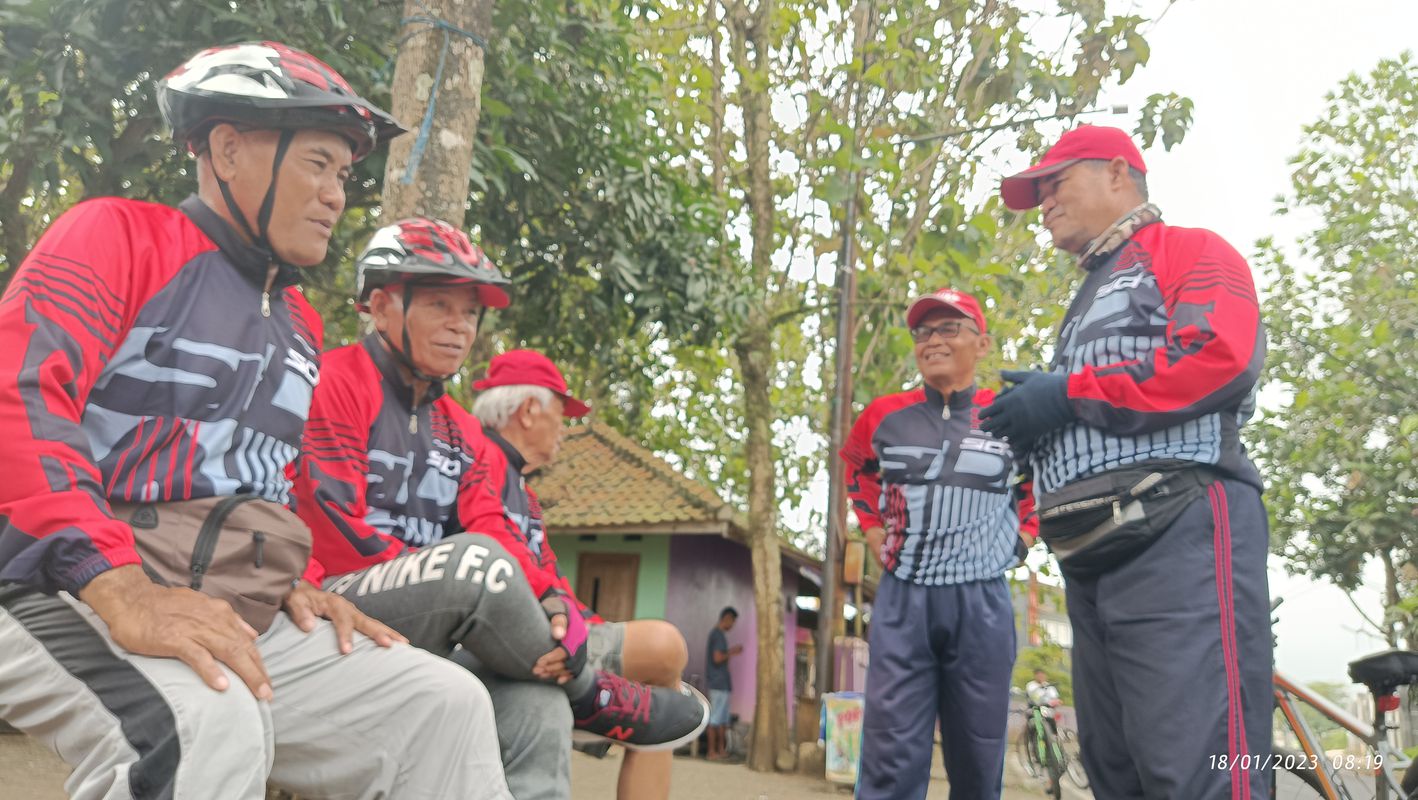 3V9H+5RG, Kecamatan Gunung Guruh to Jalan Perum Mangkalaya 1, Kecamatan Gunung Guruh