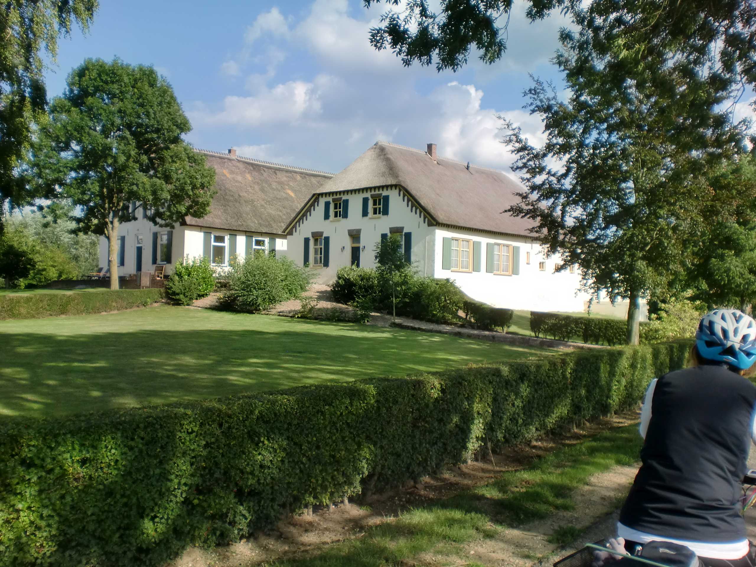 NR867c: Nijmegen, Rheinmarschen und eine einsame Burg