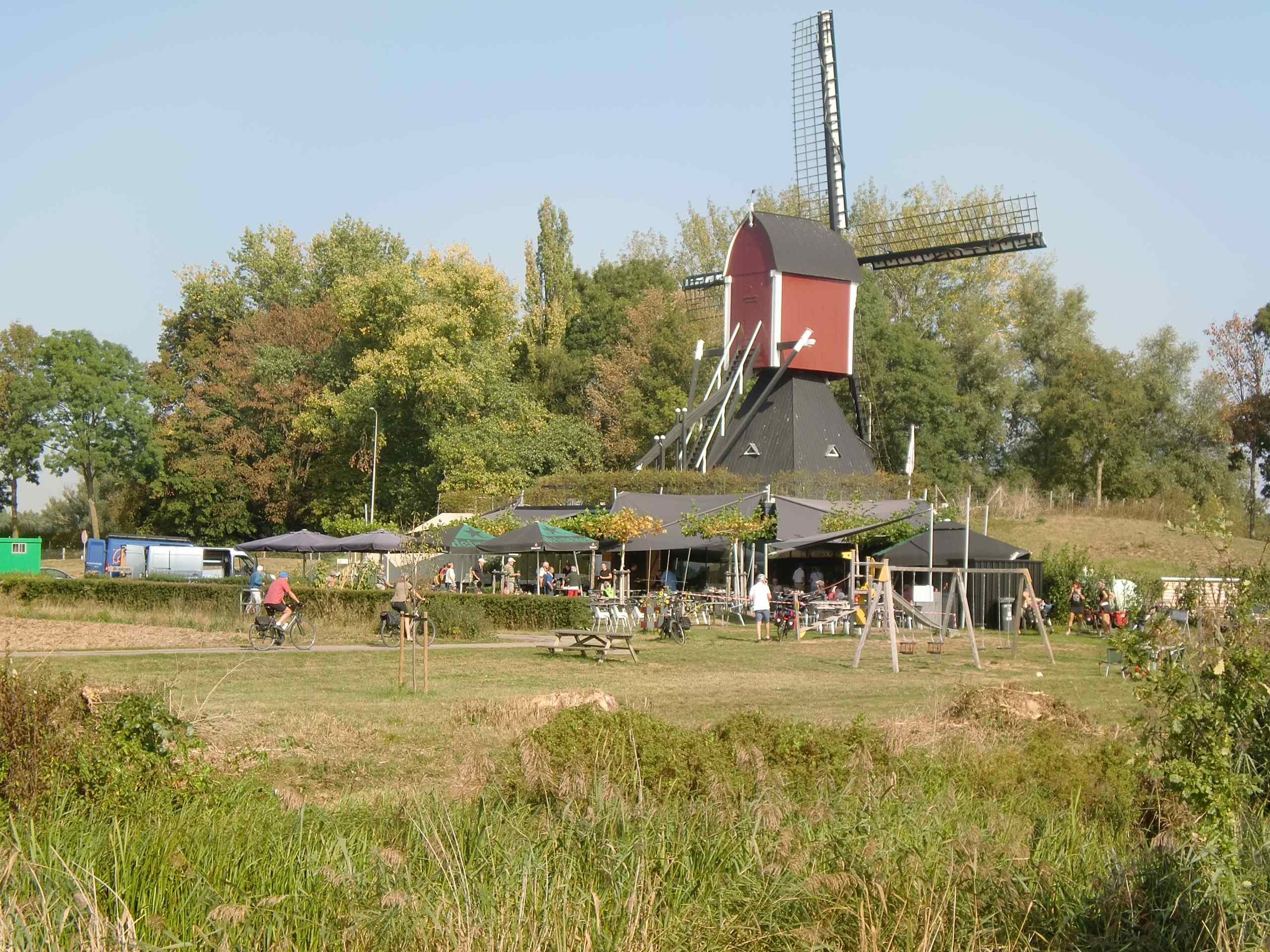 NR867c: Nijmegen, Rheinmarschen und eine einsame Burg