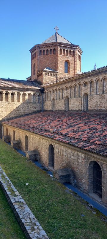 De Carrer Major 19, Campdevànol a Passeig de Ragull 10, Ripoll