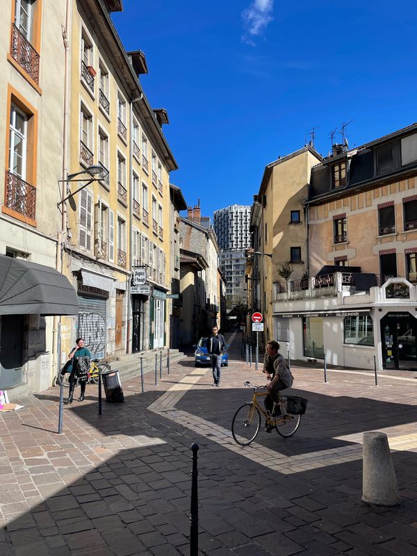 12 March 23, bike stroll (Saint Laurent)