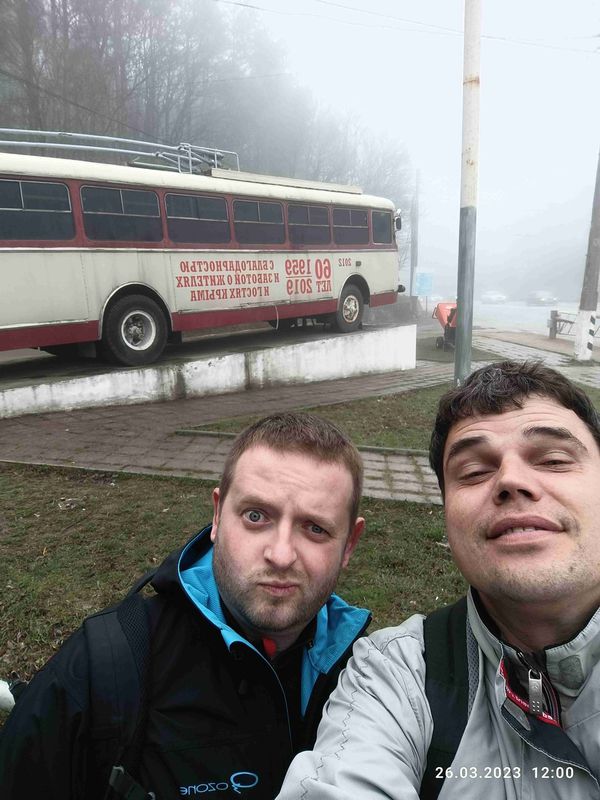 От Памятник крымскому троллейбусу, E105 до Памятник крымскому троллейбусу, E105