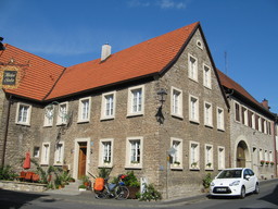 Hebe Bild 8 entlang der Bikemap-Route "11.07.25 Sand am Main-Sommerach (8.Etappe)" hervor