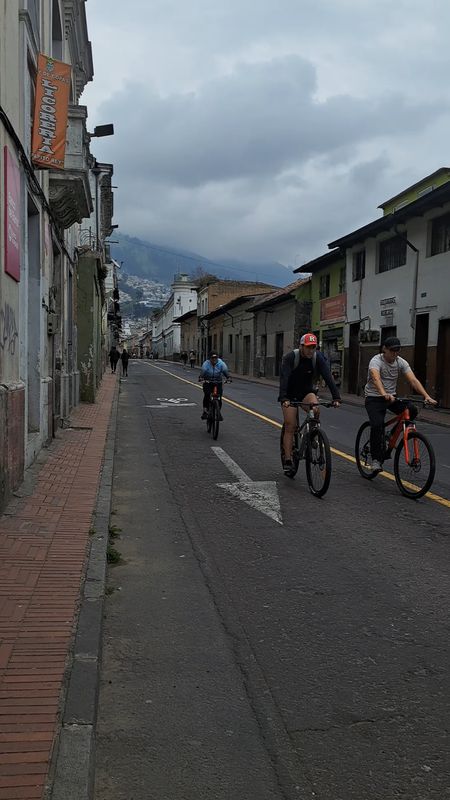 De Avenida Rodrigo de Chávez 1399, Quito a Gonzalo Díaz de Pineda 186, Quito