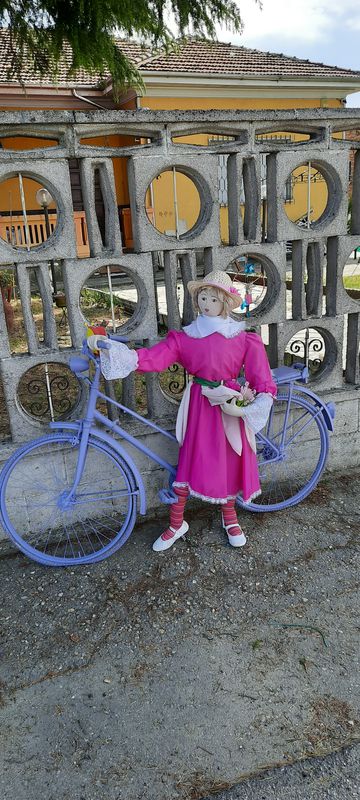 nelle colline silenziose tra Babaci ,altalene e panchine giganti