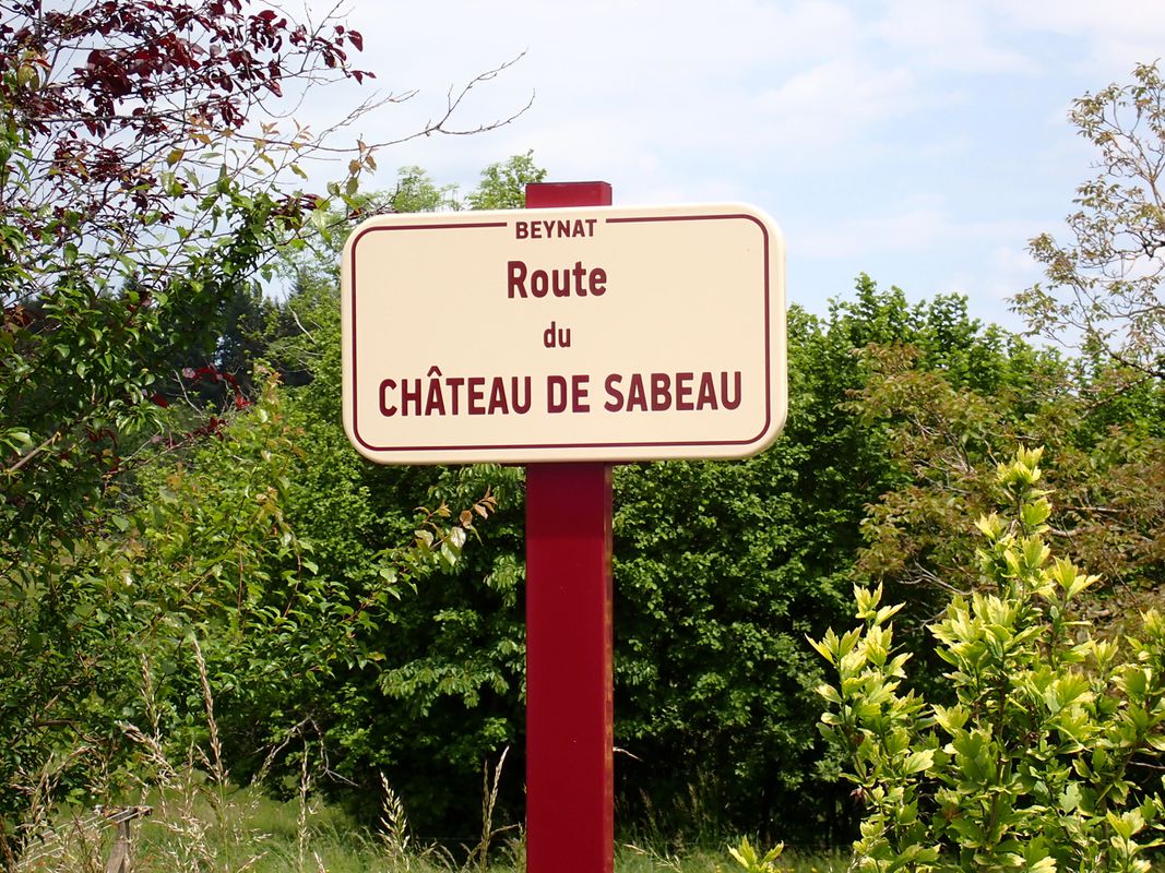Albussac (Les Quatre Routes) - Circle through Neuville