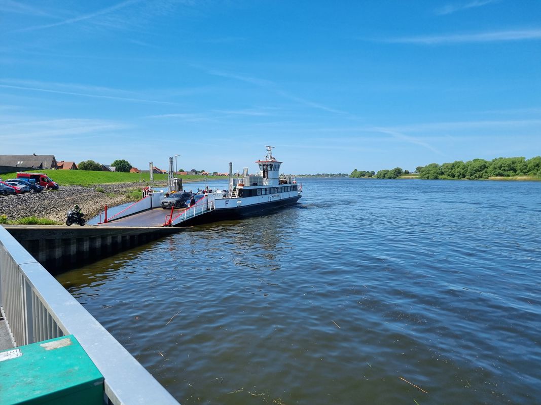 Vom Elbcafé, Drennhausen zur Elbfähre Hoopte