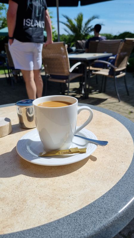 Vom Hofcafé Marschendeel, Hunden nach Bruno Bock, Marschacht