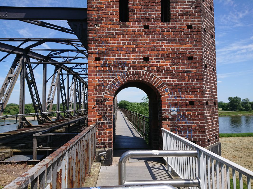 Burg (Magdeburg), Burg (bei Magdeburg) nach Am Bahnhof 1, Coswig (Anhalt)