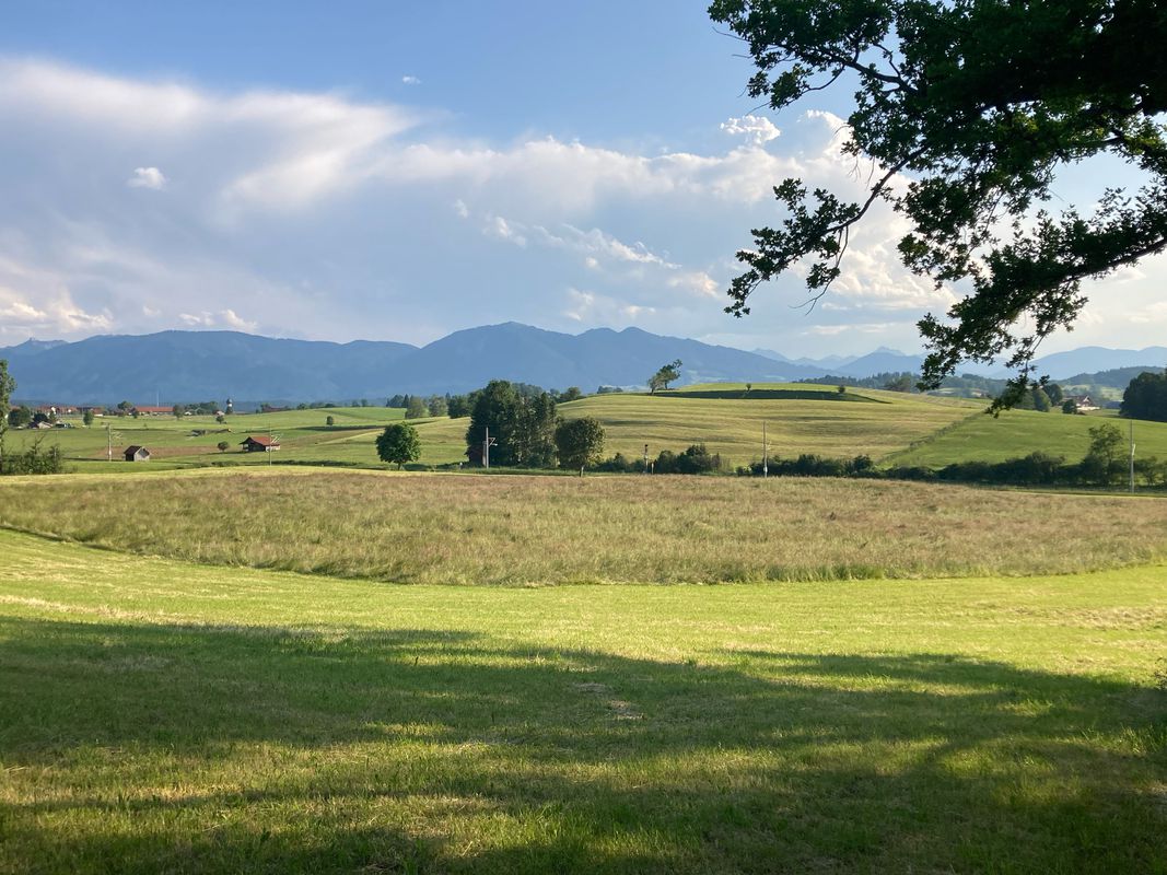 Weilheim in OB zum Staffelsee und über Wiesen und Felder zurück