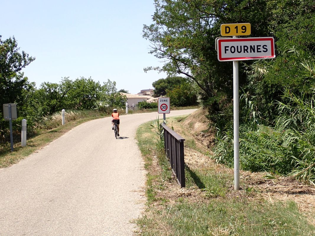 Fournès - Circle to Écluse de Vallabrègues