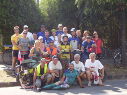 Hebe Bild 9 entlang der Bikemap-Route "Hurbanovo-Balaton Kologomo team Retrotúra po 25r.1982-2007" hervor