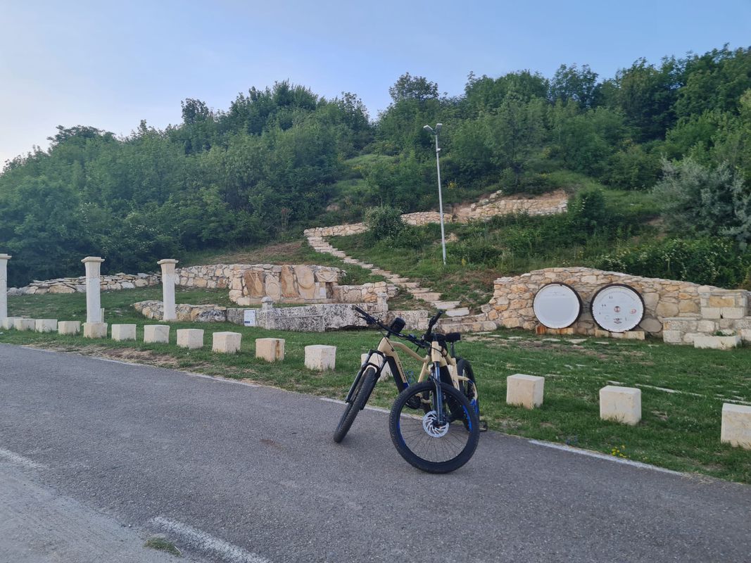 Pietroasele - Cloșca cu puii de aur - Breaza - Pietroasele