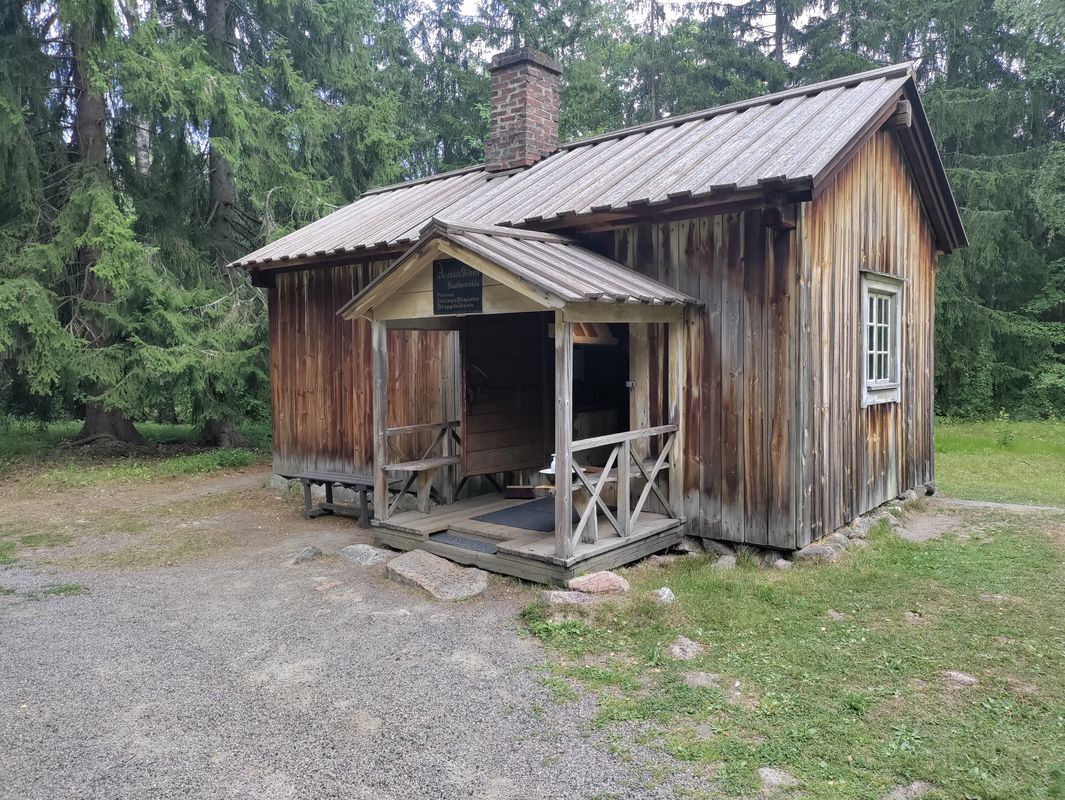 Around the Tuusulanjärvi Lake from Järvenpää Railway Station