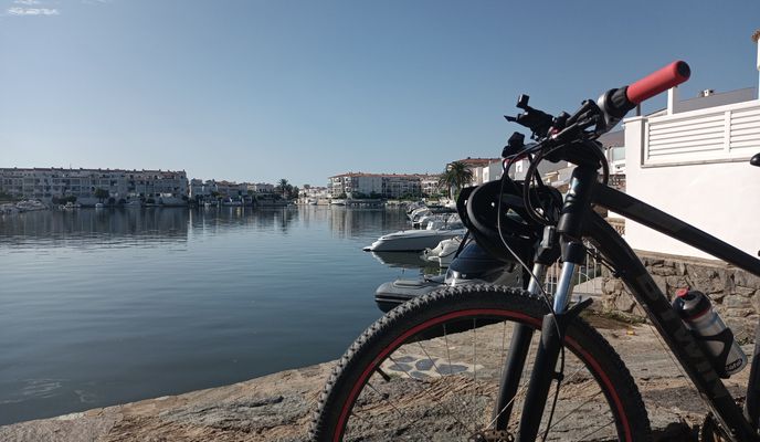 Photo 1 of the Bikemap route "De Pla莽a de l'Estaci贸 10, Figueres a Carrer Orlina 4A, Castell贸 d'Emp煤ries" Photo 1 of the Bikemap route "De Pla莽a de l'Estaci贸 10, Figueres a Carrer Orlina 4A, Castell贸 d'Emp煤ries"