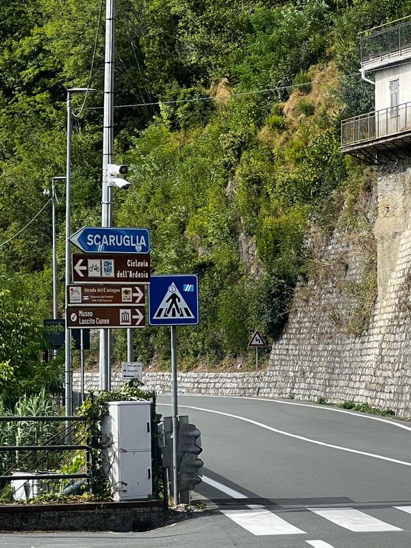 Lungo Entella 25–47, Lavagna a Via dei Devoto 182, Lavagna